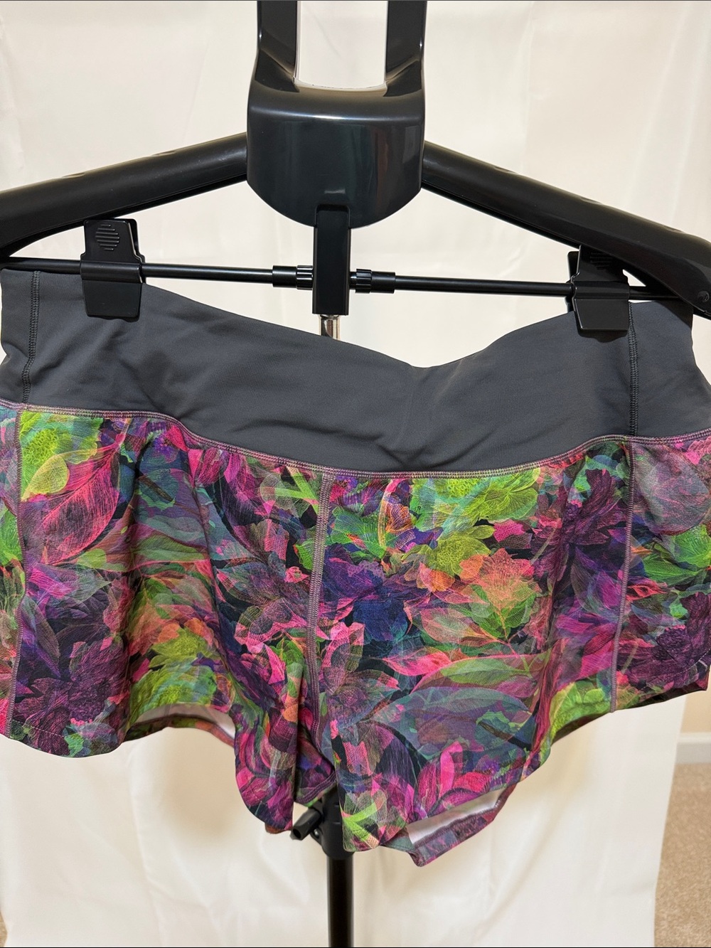 Lululemon Speed Up Shorts Size 10.
